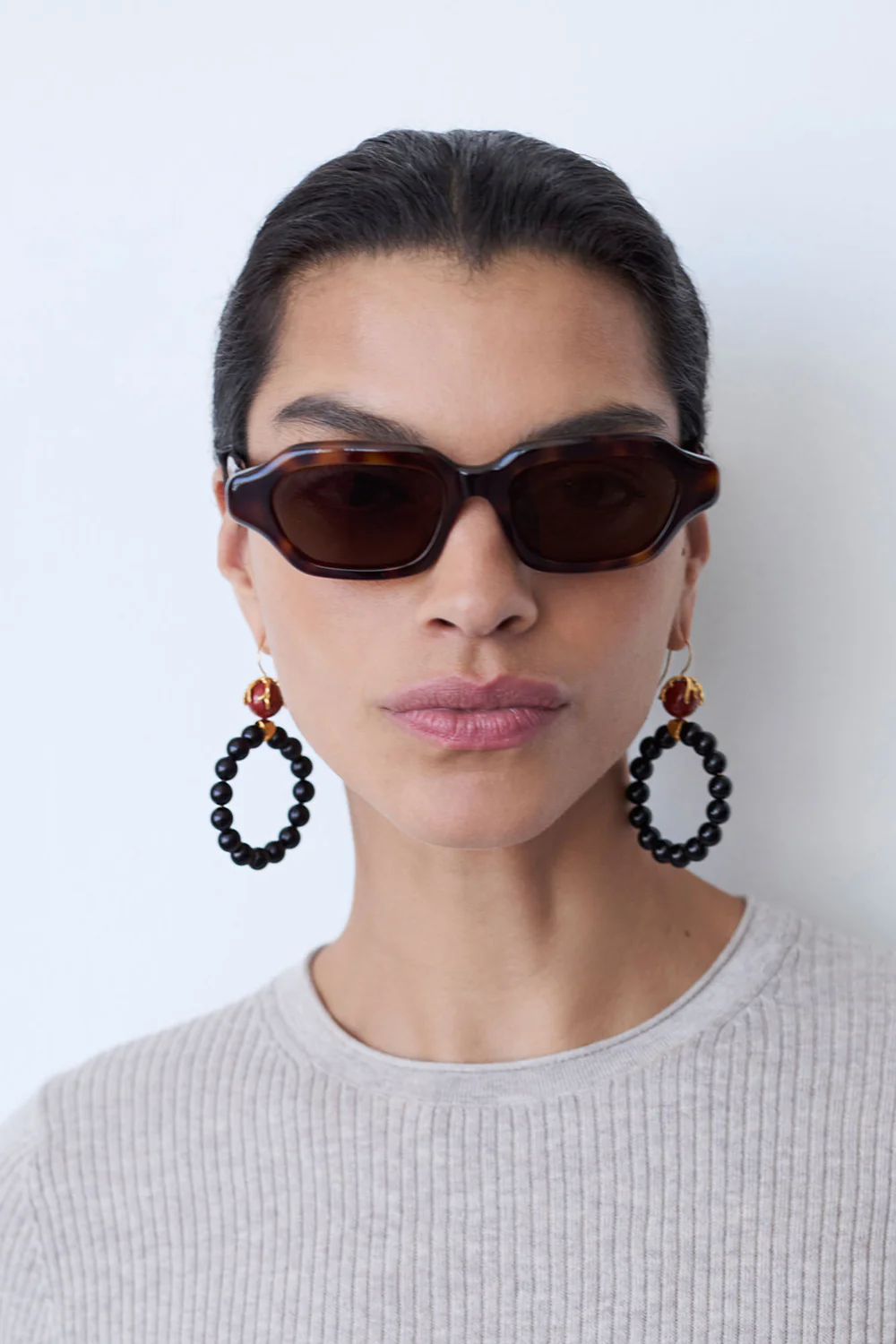 Coral Crown Hoop Earrings Onyx - Image 2