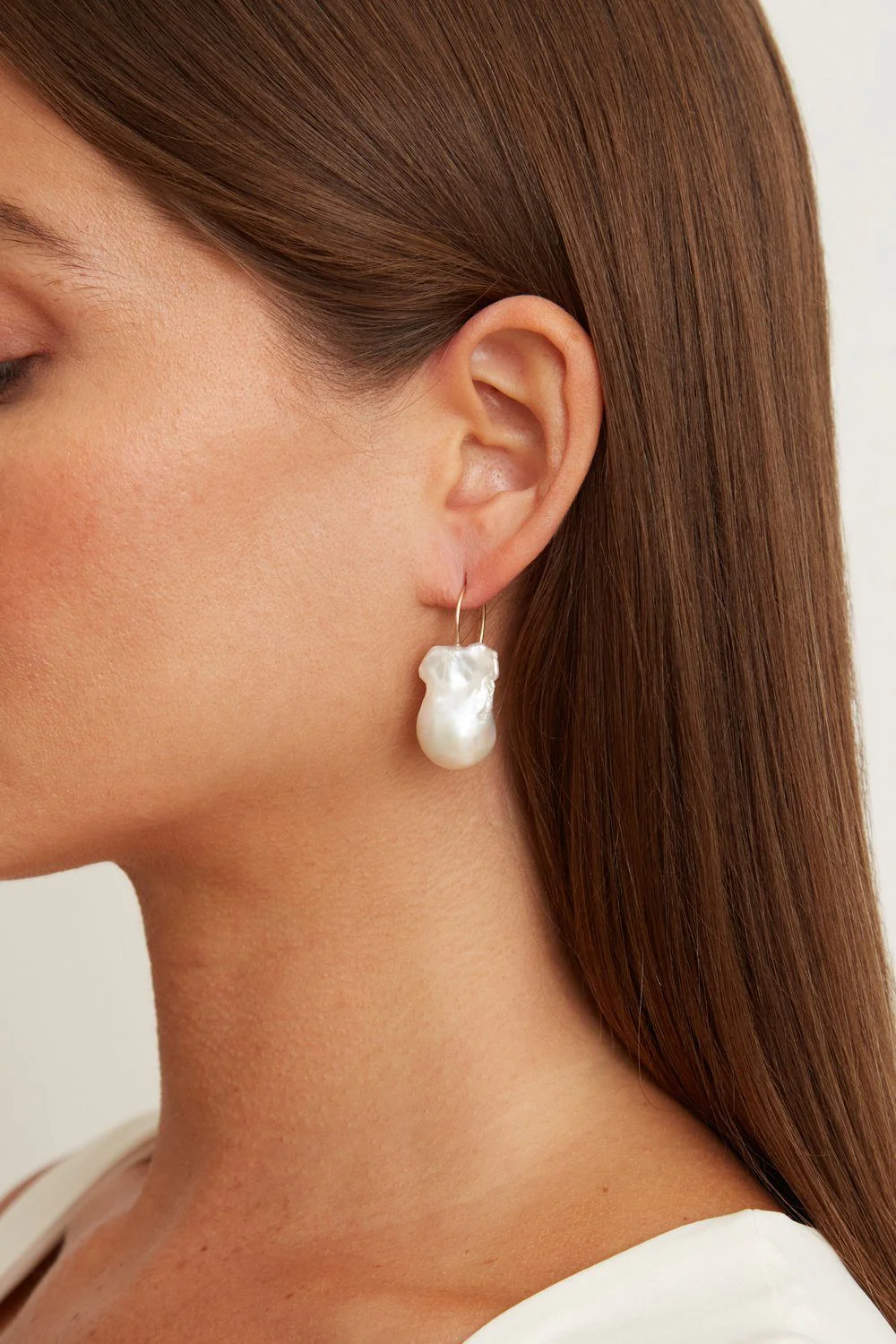 14k White Le Baroque Earrings - Image 2