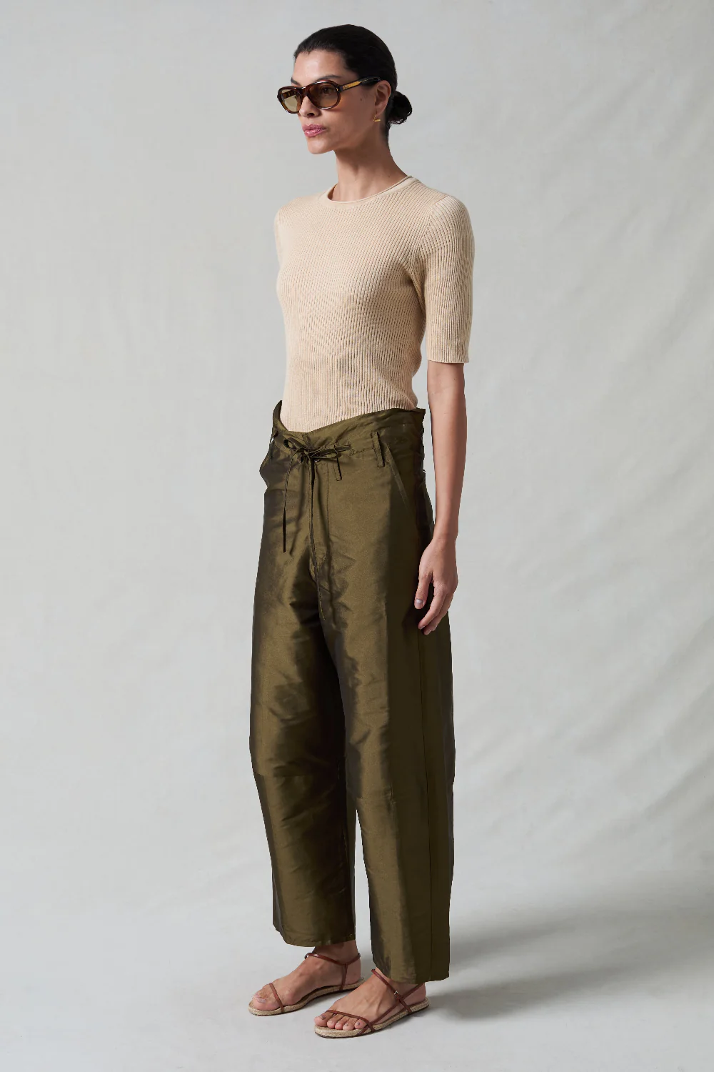 Techno Taffeta Barrel Pant Olive - Image 2